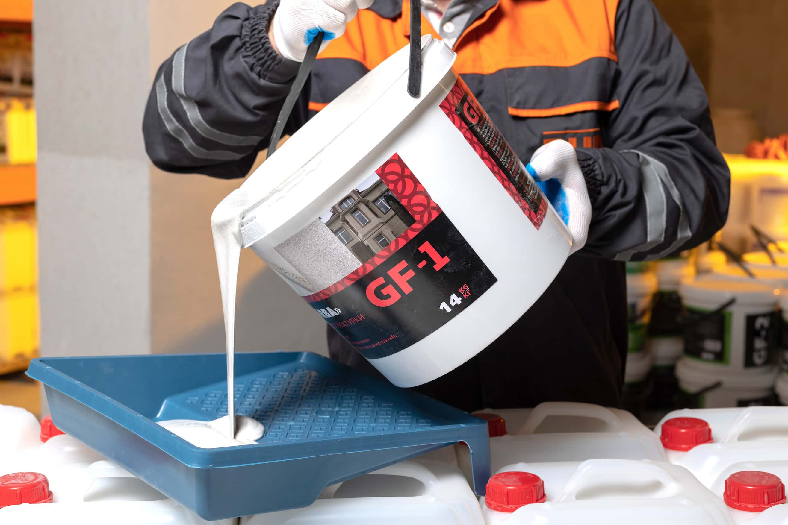 ЧИ ПОТРІБНО ГРУНТУВАТИ СТІНИ ПЕРЕД ФАРБУВАННЯМ?